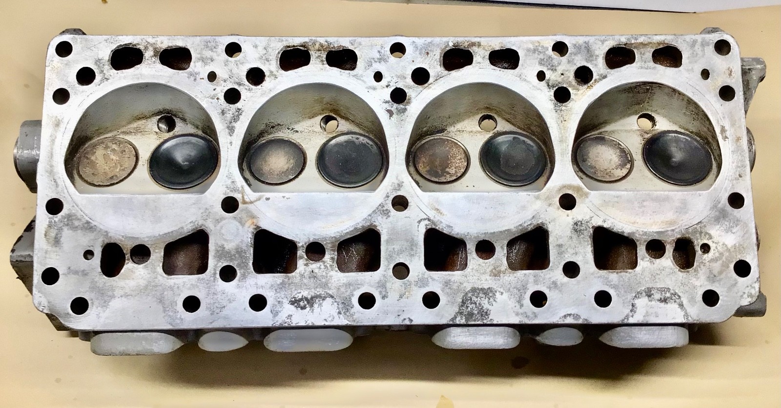 1966 - 80 Rolls Royce Silver Shadow Wraith II Left Cylinder Head UE38450 OEM