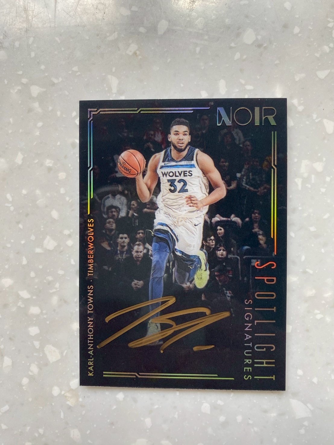 Karl-Anthony Towns 2017-18 Panini Noir /125 Gold Ink Spotlight Signatures #SS-KT