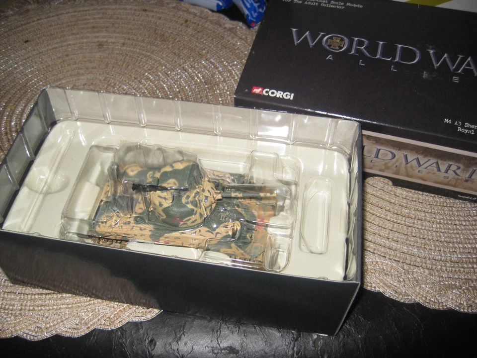 MIB M4 A3 Sherman, Tank by Corgi Classics in 1/50 scale - 2003 - Image 2 of 2