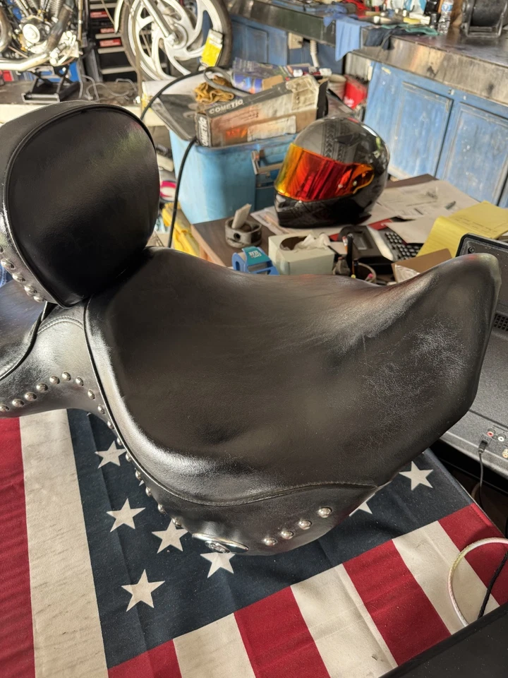 Сиденье с заклепками от оригинального производителя Harley Davidson Heritage Softail Fatboy 2000-2006 - Изображение 3 из 4