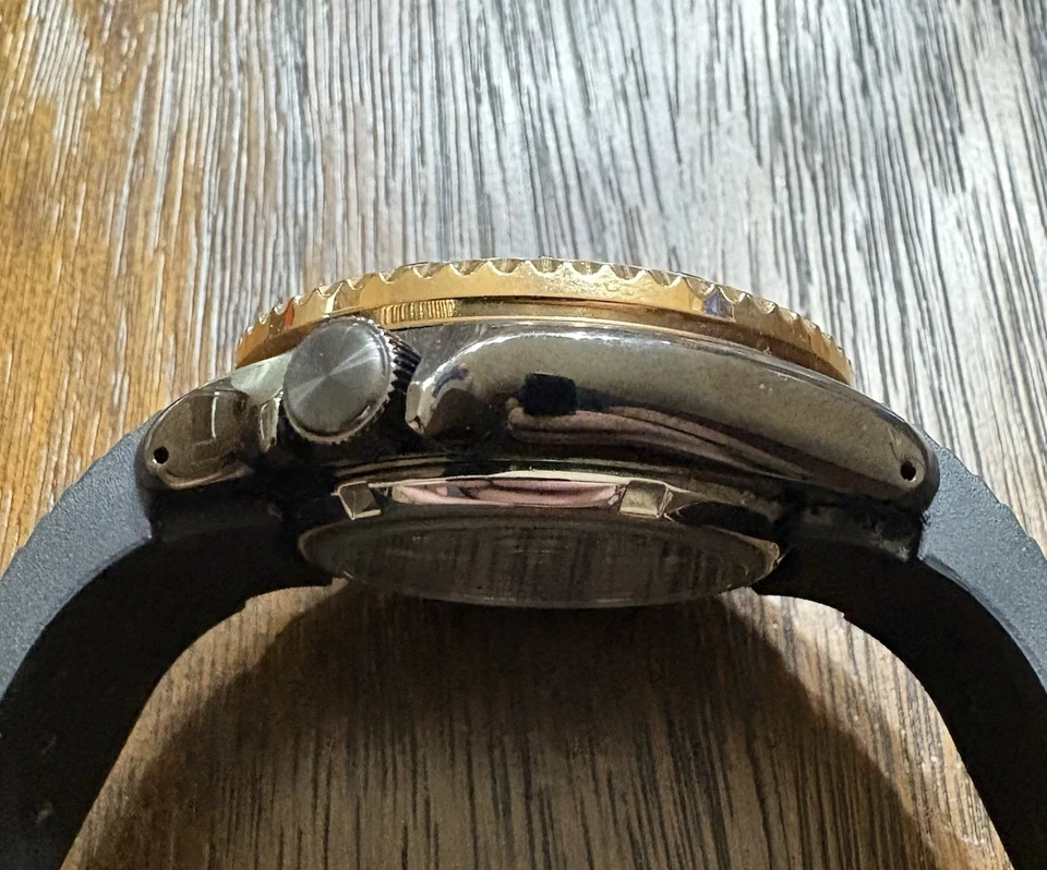 Seiko 5 Sports Automatic 4R36-07G0 Black/Gold Diver-Style Watch - Day/Date - Image 4 of 4