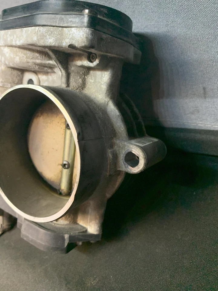 Fits 2007-2010 Hyundai Entourage Throttle Body/valve Assembly OEM#:351003C200 Foto 2 de 4