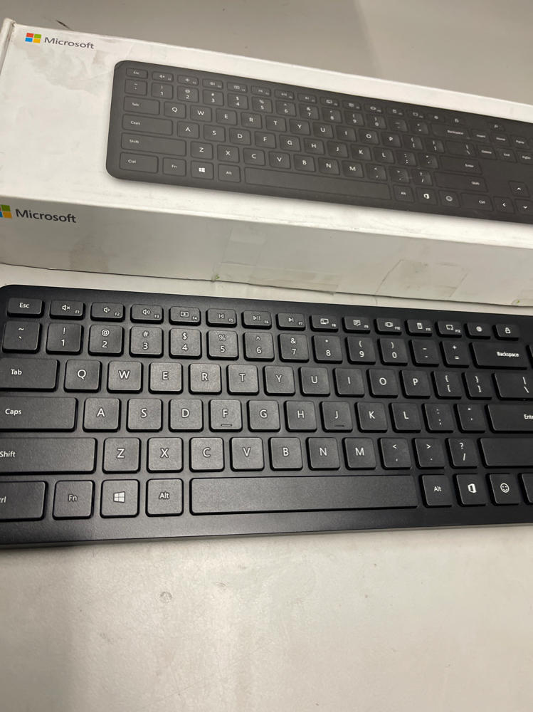 Microsoft Bluetooth Keyboard and Mouse bundle Model 1898, 1929 Used