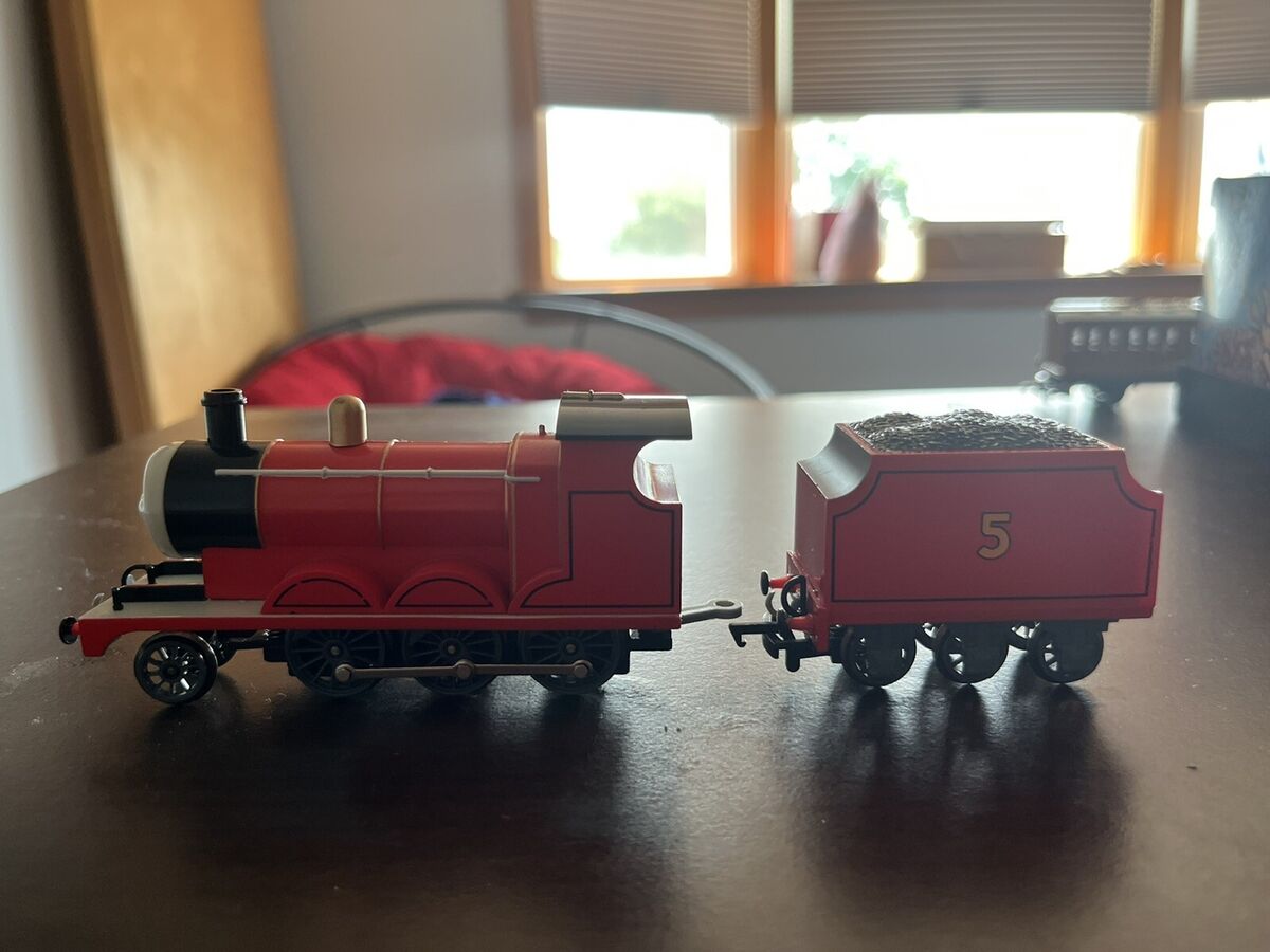  Bachmann Trains - THOMAS & FRIENDS - JAMES THE RED