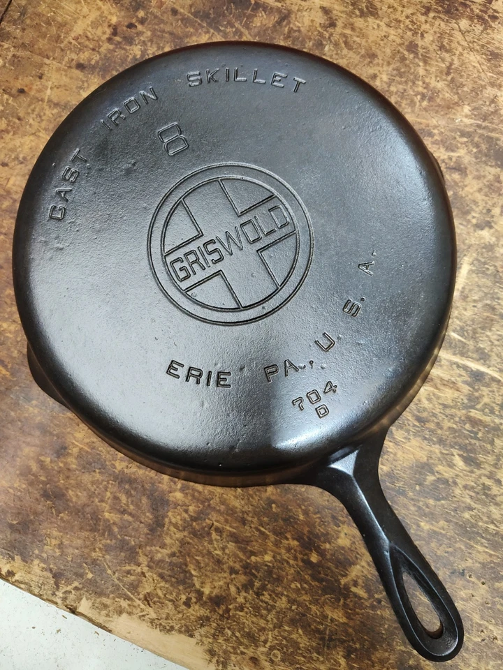 "Totalmente Restaurado" GRISWOLD #8 Frigideira de Ferro Fundido Grande Logotipo 704 Temperado - Imagem 2 de 4
