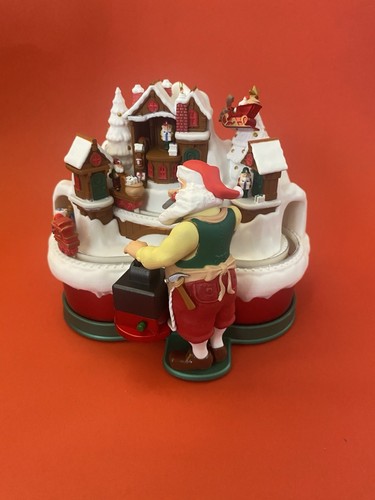 2018 Hallmark Andenken - Santa's Magic Train Ornament - Licht, Sound & Bewegung - Bild 6 von 14