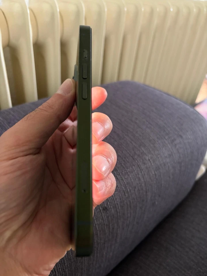 Apple iPhone 13 - Grün - Defekt / Für Bastler / Ersatzteilspender - iCloud frei - Bild 4 von 4