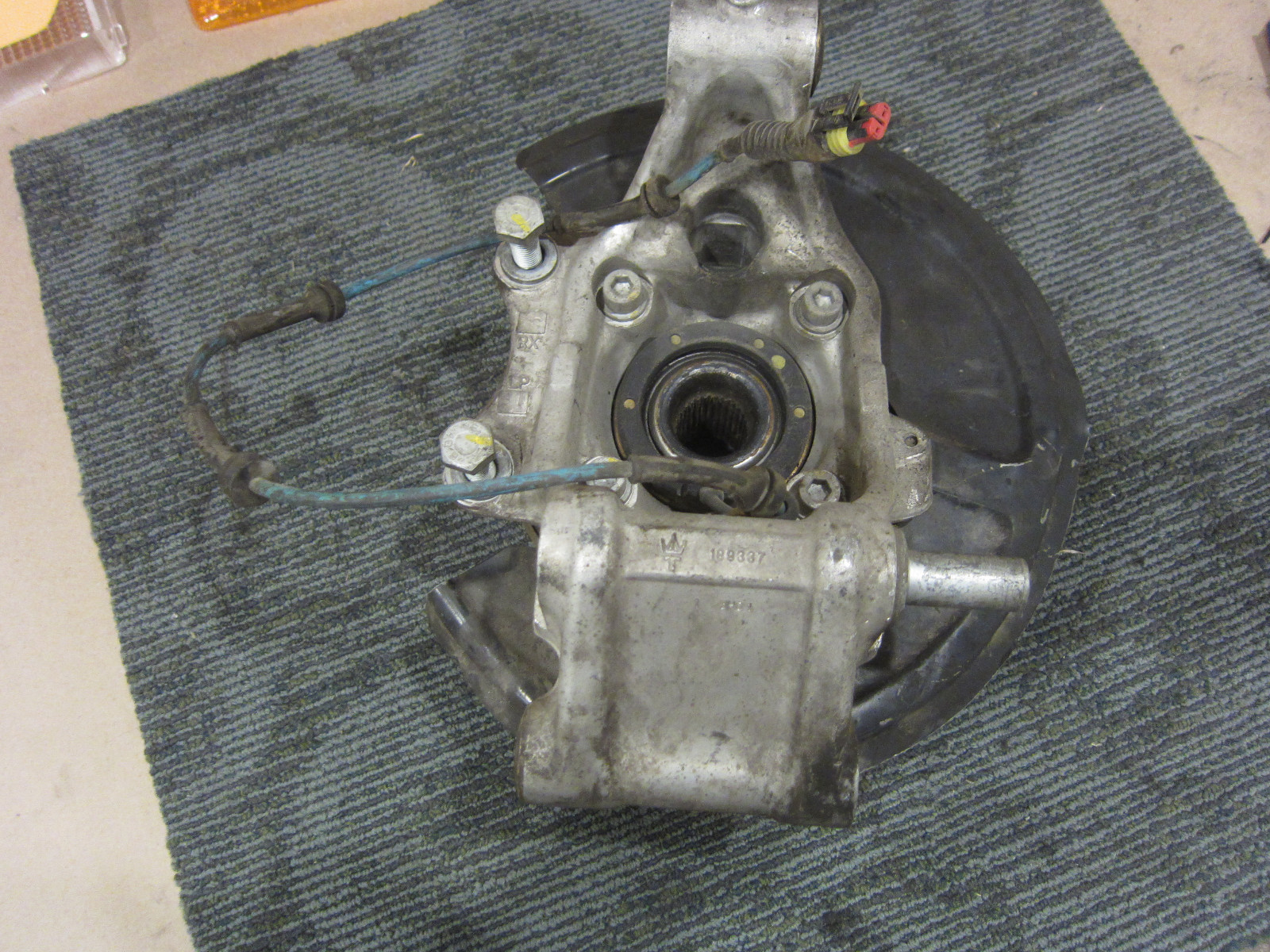 Maserati 4200 - LH Rear Wheel Hub Holder W/Bearing (Used) - P/N 183590