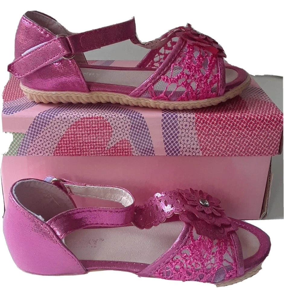 Sandalia con flores de encaje Via Pinky Jana niñas pequeñas talla 7. Plumín Foto 2 de 4