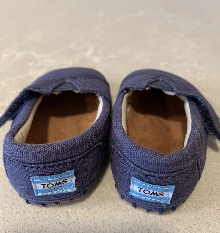 Tom’s Recién Nacido Bebé Zapatos Talla 2- Excelente Estado Azul Marino Foto 3 de 4