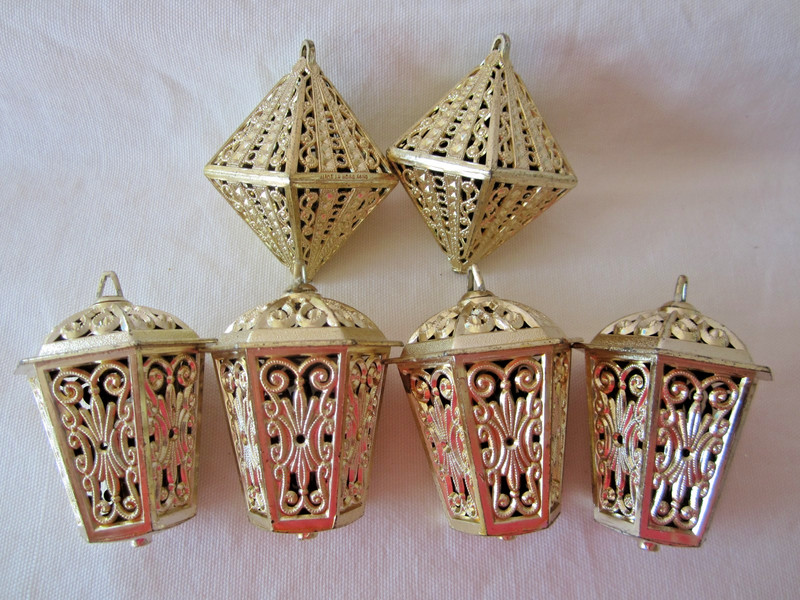 VTG Lot of 6 GOLD Metallic Color PLASTIC LANTERN CHRISTMAS ORNAMENTS Hong Kong