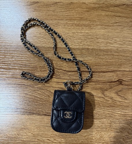 CHANEL airpods case