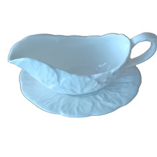 Wedgwood Countryware Gravy Boat / Creamer & Saucer &ndash; White Cabbage Leaf &ndash; L 14cm
