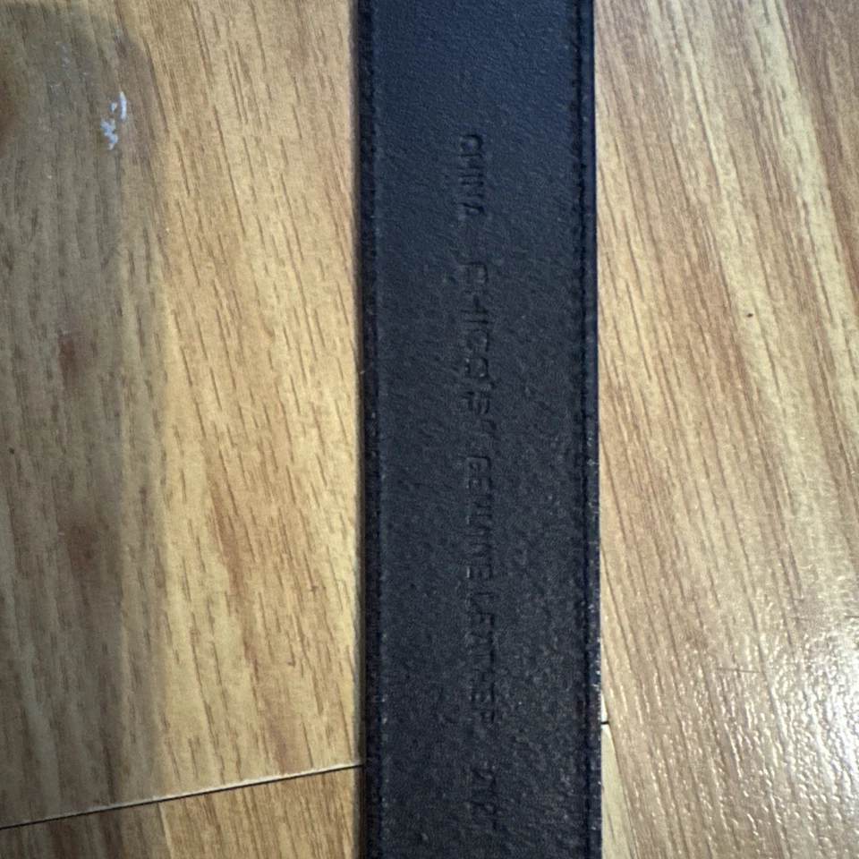 Cinturón deslizante ajustable Chico's de cuero negro plateado con eslabones de cadena Foto 4 de 4