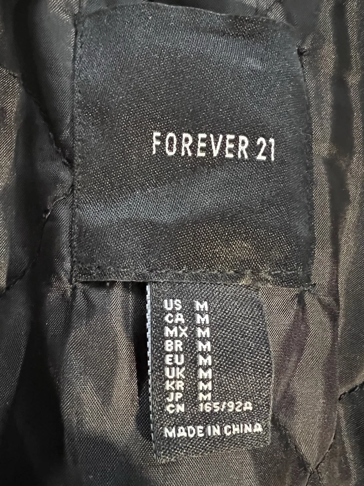 Casaco quente inverno pele sintética preta Forever 21 comprimento médio tamanho médio - Imagem 4 de 4