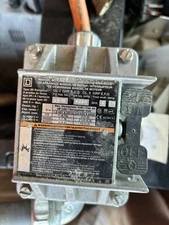 Square D 2510-KR2H Manual Motor Starter Switch 2510KR2H USED