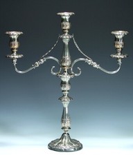 Dreiarmiger auf Kupfer versilberter Kerzenleuchter Ende 19. Jh.