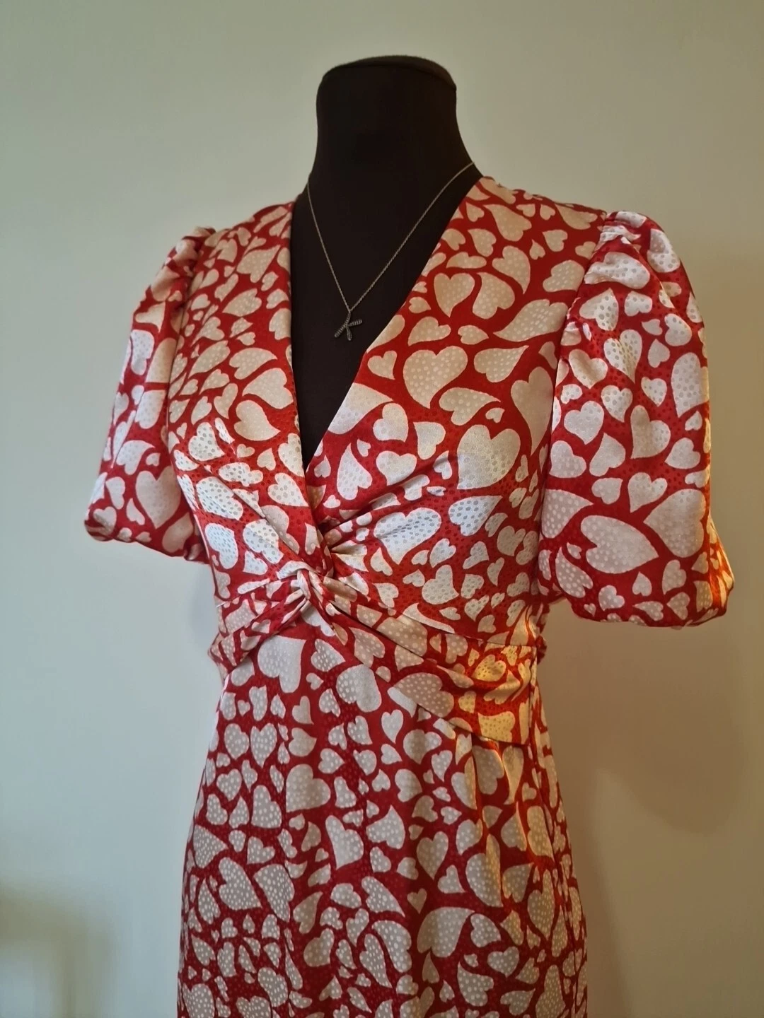 NUOVO LOOK UK 8 Abito Midi Stampa Cuore Rosso Satina Twist San Valentino