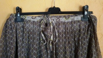 Jupe Jupon Beige Armand Thiery Taille 46 - Motif Blanc Et Vert, Volant - Occasion En Très Bon état, Style évasé Et Féminin