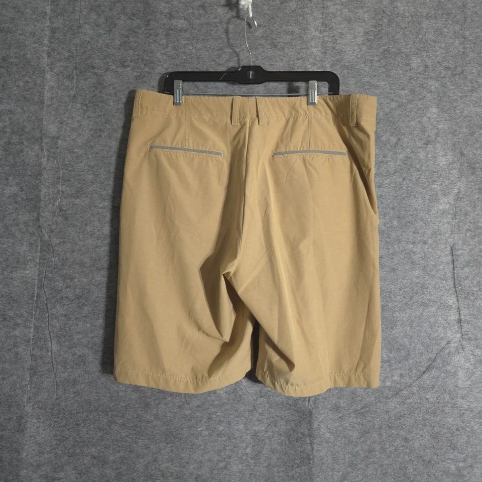 Pantalones Cortos de Golf Tommy Bahama Para Hombres Frente Plano Caqui Talla 38 Exterior Informal Rendimiento Foto 2 de 4