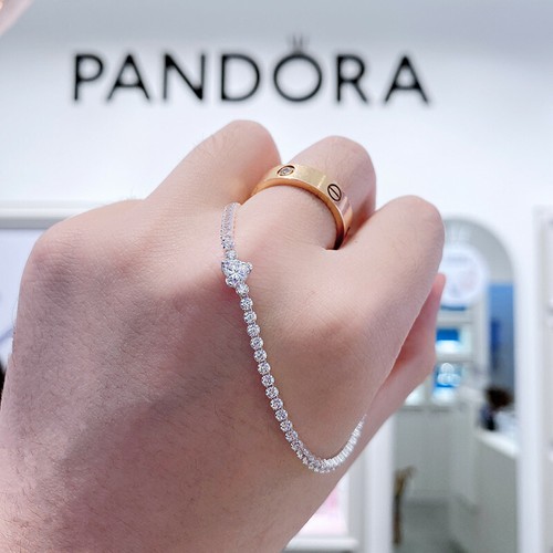 Authentic PANDORA Sparkling Heart 