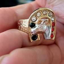 ANILLO CON PIEDRAS DE COLORES ORO LAMINADO 14K LAMINATE GOLD PARA HOMBRE