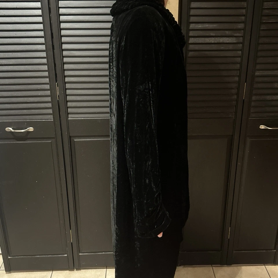 Vintage Marrika Nakk Black Velvet Opera Coat Rauched Sleeves Ruffle Collar Silk - Image 3 of 4
