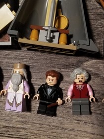 LEGO Harry Potter Hogwarts Castle & 8 Minifigures Set Missing parts Please View 