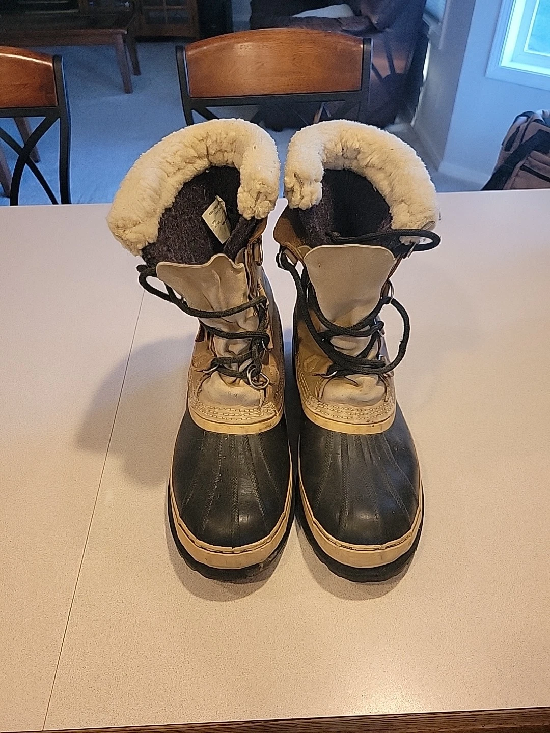 Sorel Caribou Snow boots. Men’s Size 11. W Waterproof suggested 1/2 size range