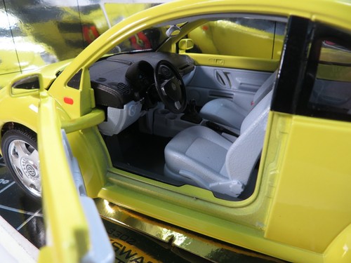 1:18 Bburago 3302 Volkswagen nuevo escarabajo amarillo #A1488 - Imagen 6 de 7
