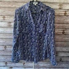 Express Women's Long-Sleeved Button-Down Portofino Shirt Size XS Blue Key V-Neck