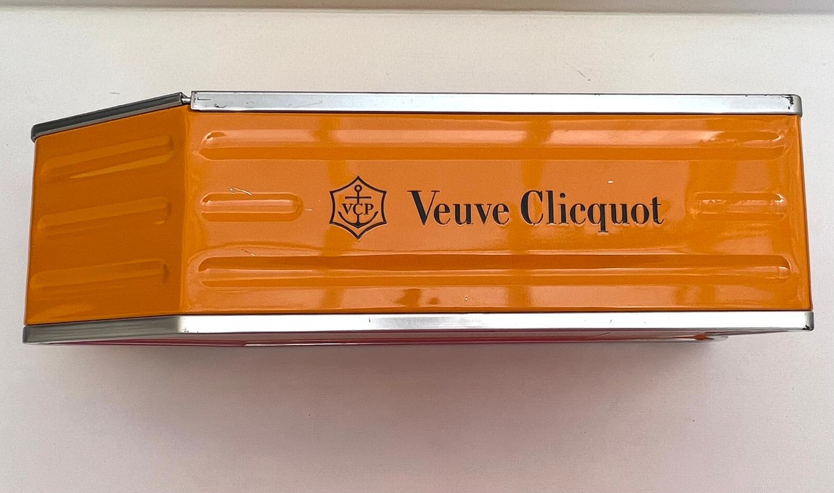 Boîte Veuve Clicquot en metal vintage Années 1990 - France