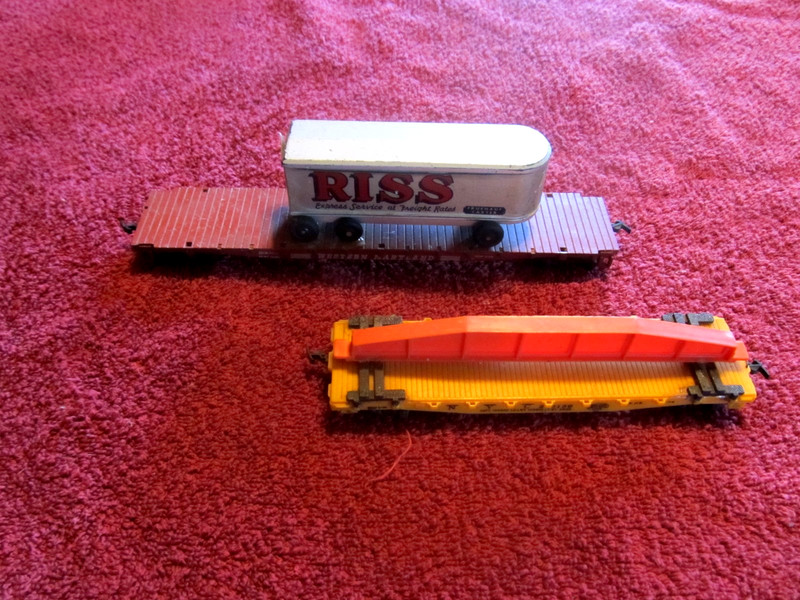 Vintage Circa 1970 HO Scale Flat Beds with Loads (Used)