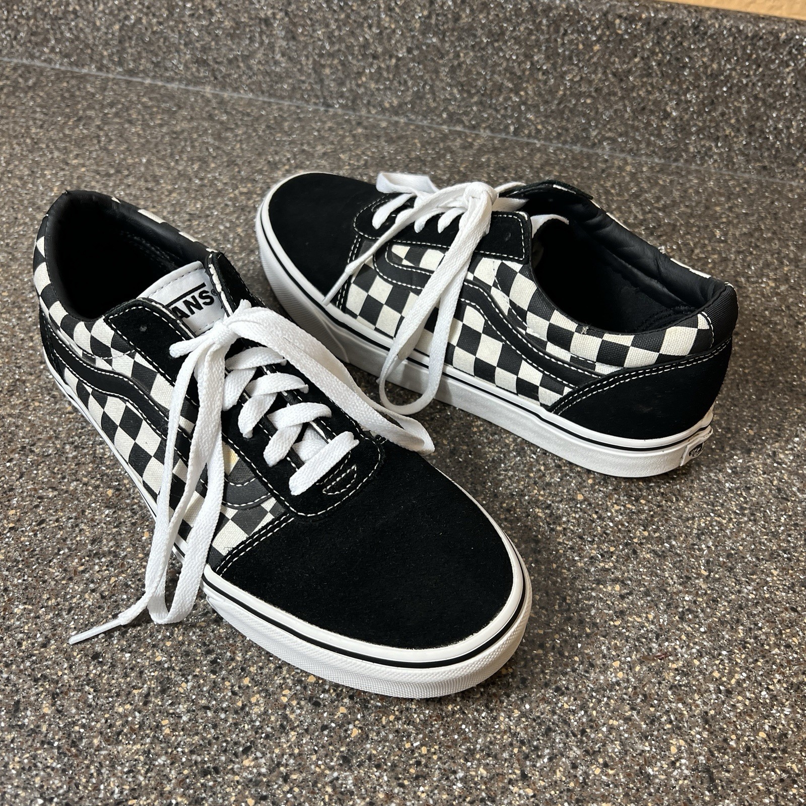 Vans Classic Men'S 9 Sneaker Skate Shoes Lace Up Low Black Check Suede/Canvas