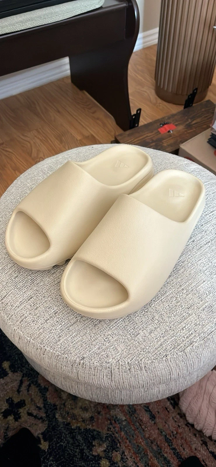 ADIDAS Yeezy Slides (taglia 9)
