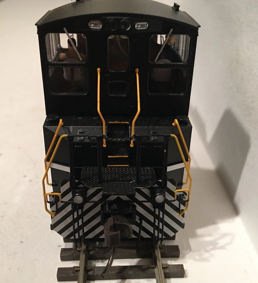 HO Atlas 10003873 Norfolk Southern MP15DC Switcher Locomotive NS #2380 DCC SOUND - Image 4 of 4