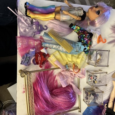 Rainbow High Avery Styles Puppe, Kleidung und Zubehör Box20