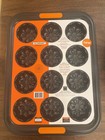Le Creuset Toughened Non-Stick Bakeware 12 Cup Flower Tray, Black