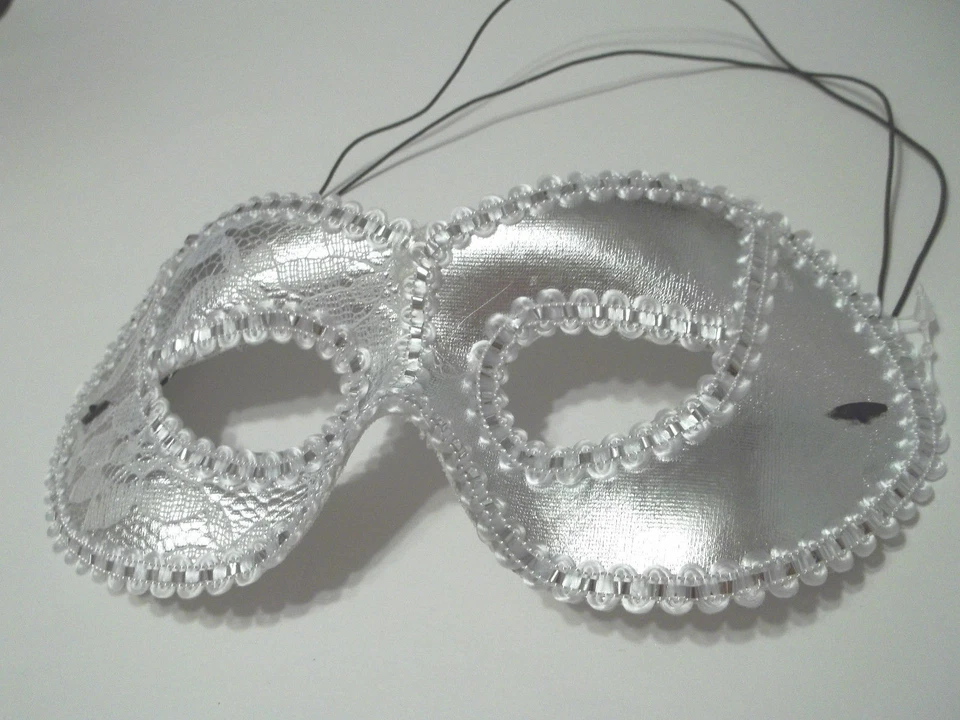 Máscara de ojo de gato de encaje blanco plateado mascarada fiesta Mardi Gras Halloween Foto 4 de 4