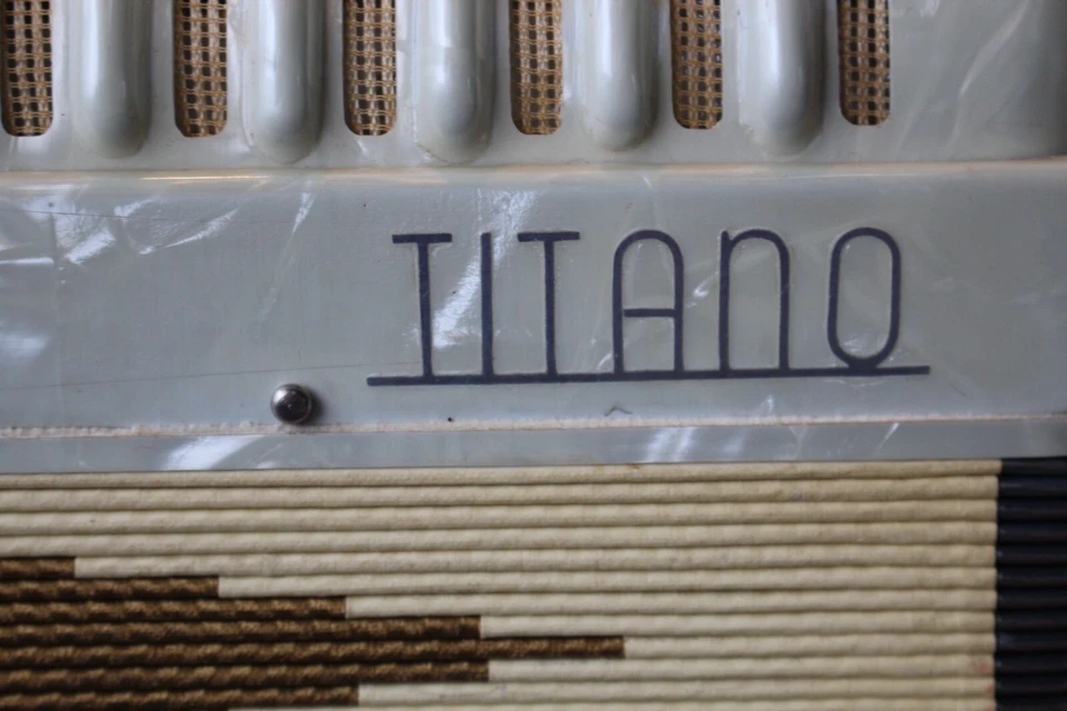 Titano Model Special 1986 41/120 range compact 17" keyboard Piano Accordion - Image 2 of 4