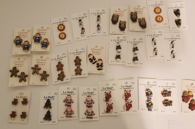 Christmas Buttons Craft Stars Angel Snowman Santa Gingerbread Vtg Lot 27 LaMode