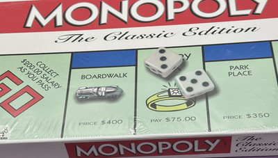 Monopoly The Classic Edition Traditional Board Game Hasbro Factory Sealed 2009