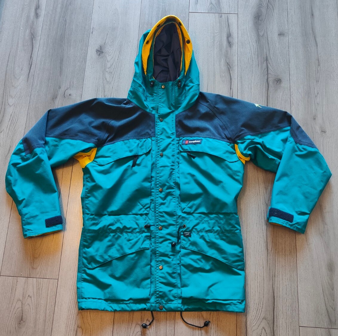 1990s VINTAGE BERGHAUS MERA PEAK GORETEX TEAL & YELLOW 1990s VINTAGE BERGHAUS MERA PEAK GORETEX TEAL & YELLOW