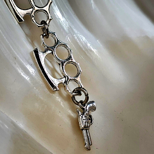Pulsera Plumero Nudillos con Pistola Charm Thug Punk Rock Tono Plata Alternativo - Imagen 9 de 23