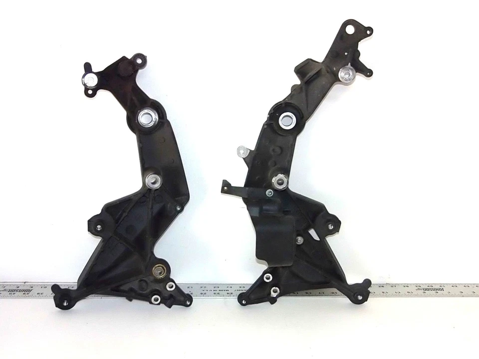 Juego de soportes de clavija de conductor trasero izquierdo y derecho Ducati Multistrada 1200 S Foto 2 de 2