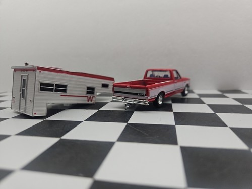 1995 Ford F-250 w/ Winnebago Camper Diecast 1:64 Scale Model - Greenlight 30449 - Picture 10 of 14
