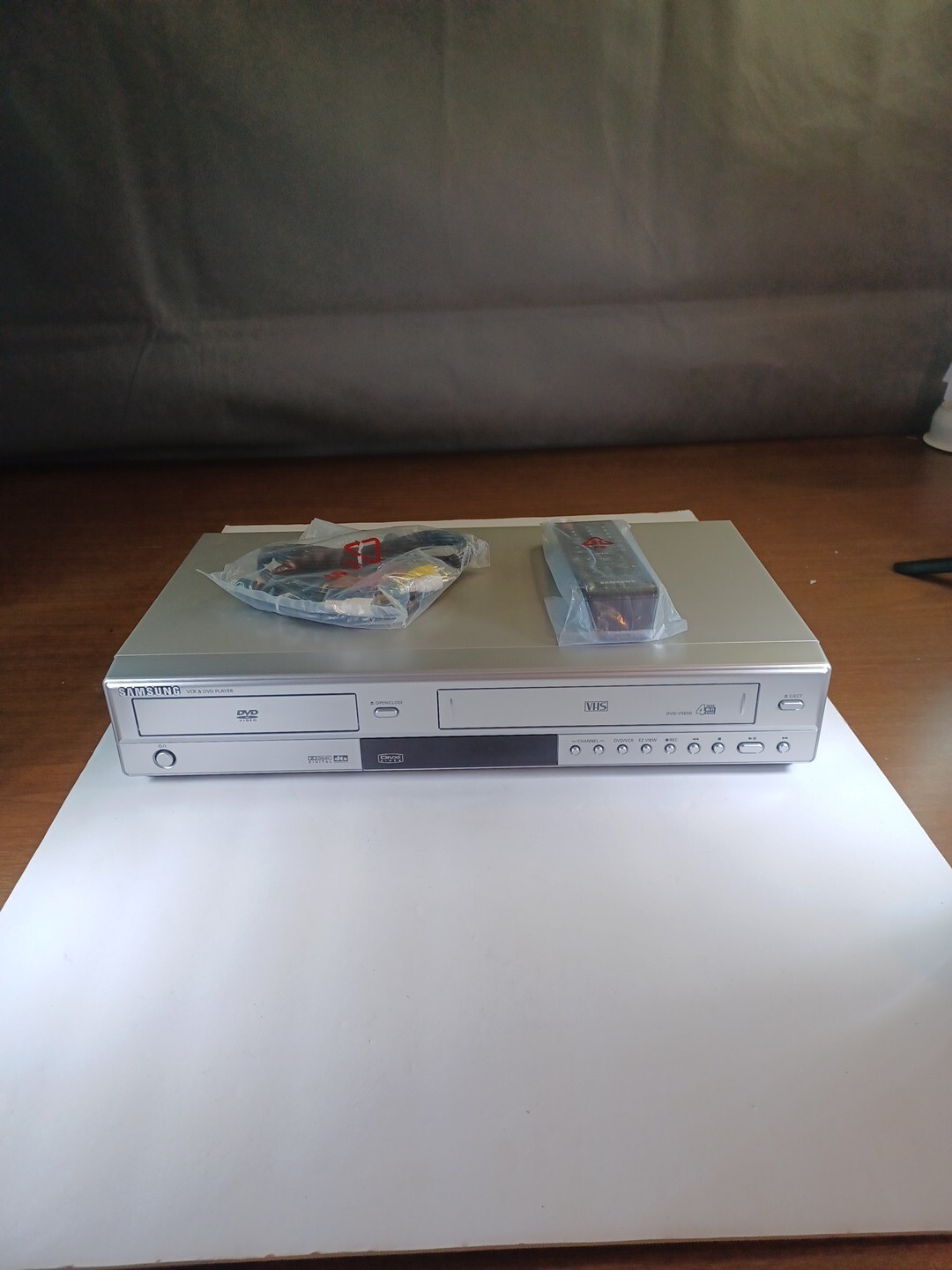 NEW OPEN BOX SAMSUNG DVD V5650 DVD VCR COMBO With Sealed Remote And