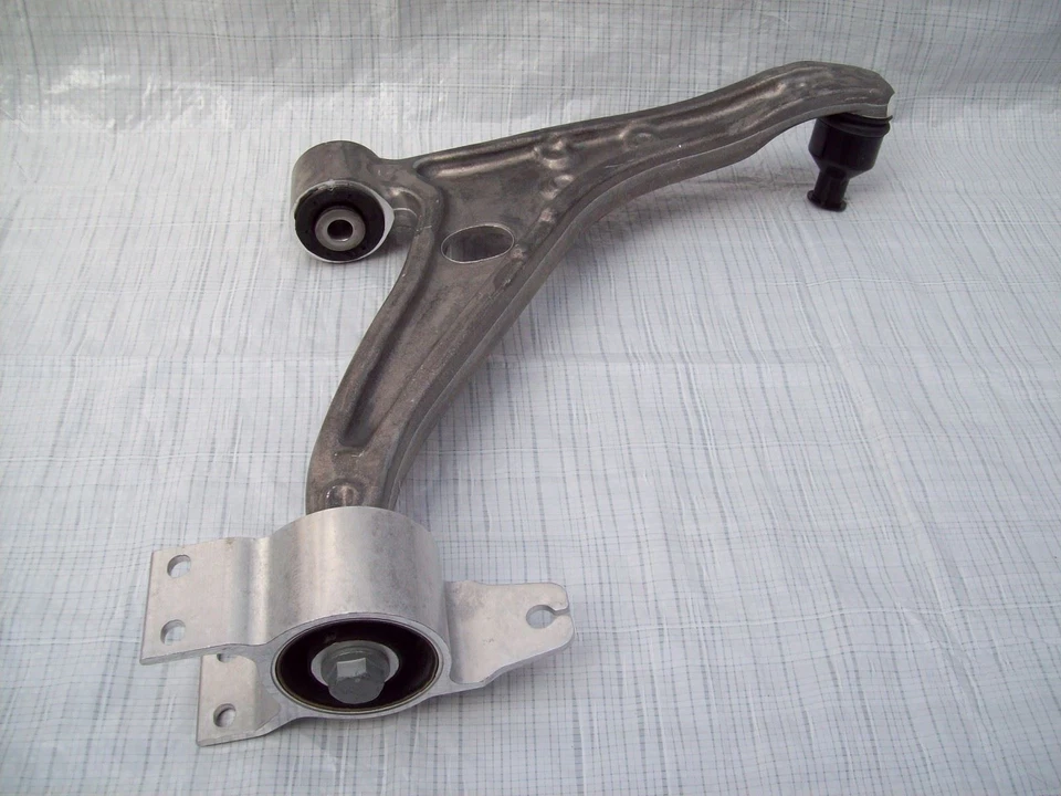 Mercedes A-Class Suspension Control Arm Genuine Front Left 247331500 2019-2022 - Image 3 of 4