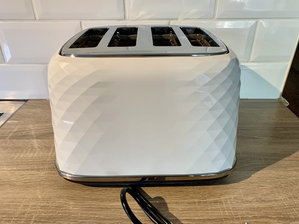 De'Longhi CTJ4003W 4 Slice Toaster 1800W Brillante with Defrost