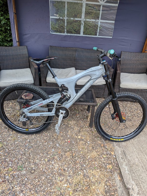santa cruz v10 mountain bike mk2